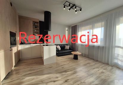 Ładne mieszkanie z dużym balkonem do wejścia