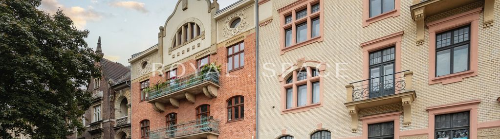 Penthouse tarasem na dachu w kamienicy z windą