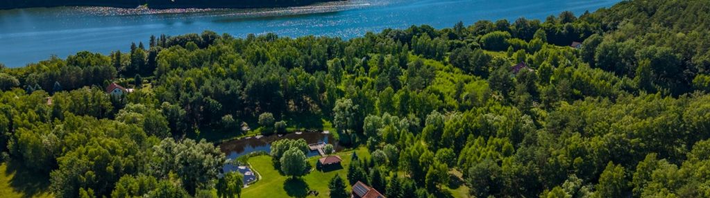 Dwa domy, z linią brzegową, nad jez. szeląg wielki