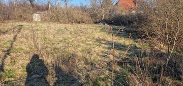 Działka budowlana 868 m² – pełne media, ogrodzona