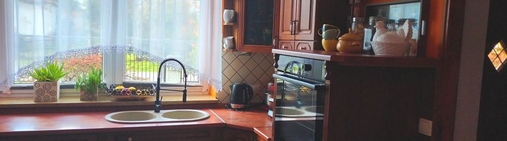 Dom z ogrodem w cichej okolicy