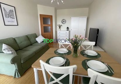 Dwa pokoje z oddzielną kuchnią, metro