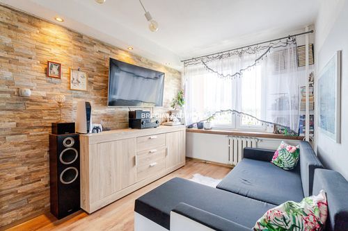 3 pok/ duży balkon/ winda/ ul. walerego sławka.