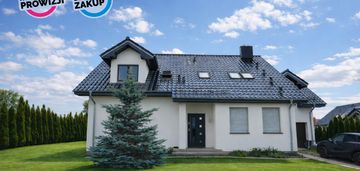 Wygodny, duży, możliwość prowadzenia działalności