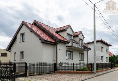 Dom z dwoma mieszkaniami i dużą działką