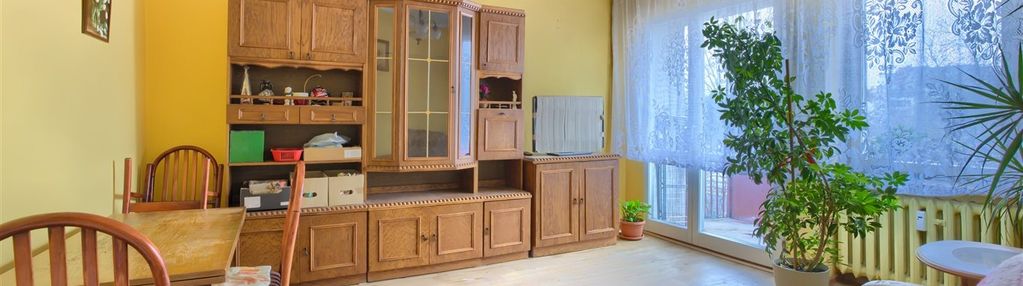 Kompaktowe m-4 na kasztanowej