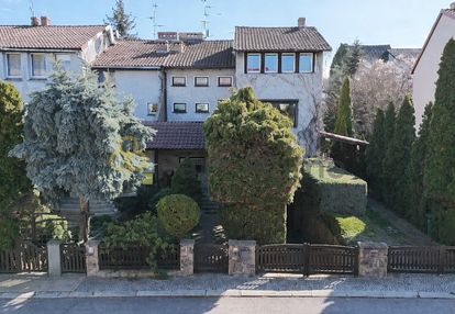 Dom z poddaszem, piwnicą i garażem