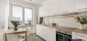 Przy metrze wierzbno, przestronne 2 osobne pokoje.