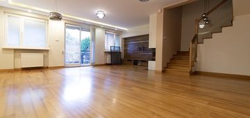 Dom z widokiem na zieleń przy metrze natolin