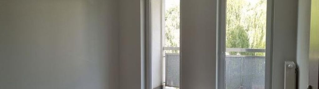 Klasyczny układ pomieszczeń w niskim bloku.