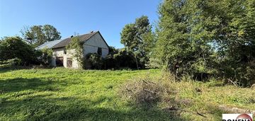 Działka siedliskowa z budynkami gospodarczymi