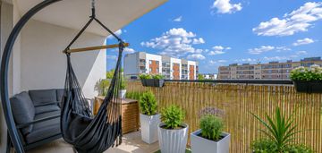 Pełny rozkład, osobna kuchnia, duży balkon,parking