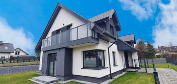 Nowoczesny dom nad jeziorem