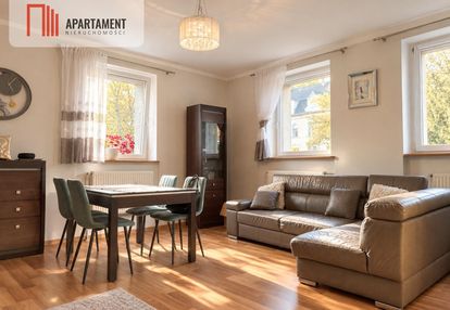 Mieszkanie pełne światła, przestronne, z kominkiem