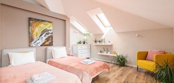 Apartament yellow na wynajem - centrum łomianek