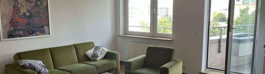 2 pokoje, duży balkon oraz widok na zieleń.