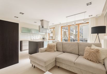 Przestronny apartament w sercu biznesowej warszawy