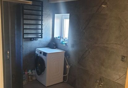 Świeżo wyremontowane, ostatnie piętro