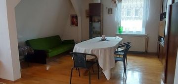 Mieszkanie na i piętrze z garażem i działką w chos