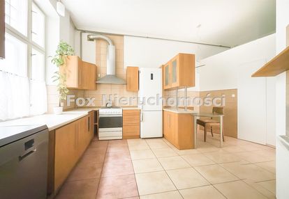 Klimatyczne 3 pokoje w zadbanej kamienicy -centrum