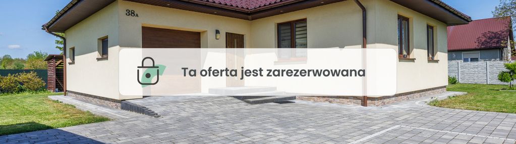 Dom wolnostojący ogrodem oraz tarasem
