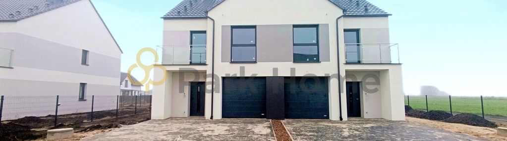 Nowoczesne domy - z garażem i czterema sypialniami