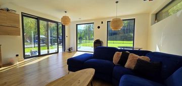 Przestronny i nowoczesny dom czeka na nowych właścicieli