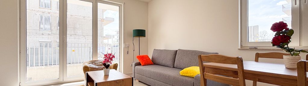 Komórka lokatorska, miejsce parkingowe, umeblowane