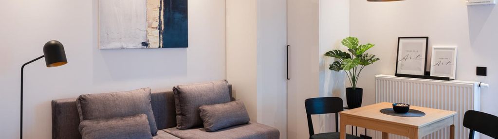 Nowiutka kawalerka z ogródkiem przy samym metrze