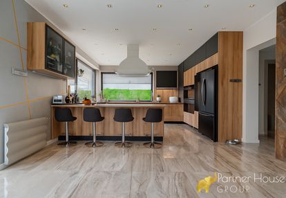 Nowoczesny dom z basenem i jacuzzi