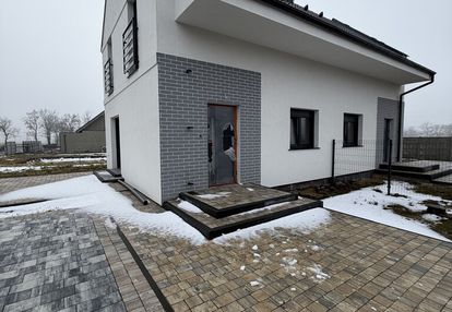 Kameralny dom z ogródkiem rostworowo