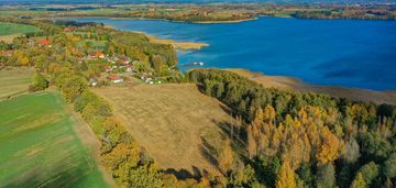 Teren inwestycyjny z linią brzegową jezioro mamry