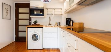 4 pokoje +2 pokoje + garaż