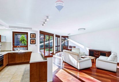 Wynajem: 3 pokoje z ogródkiem + miejsce postojowe