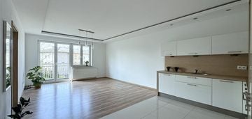 Apartament z balkonem na zamkniętym osiedlu.