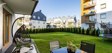 Piękne mieszkanie z dużym ogrodem i halą garażową.