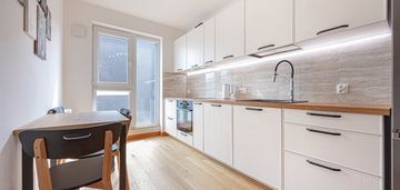 2m_osobna kuchnia_garaż_siłownia_legnickaresidence