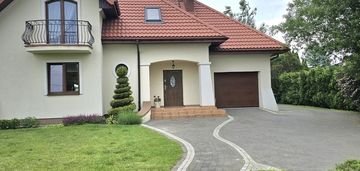 Klimatyczny dom  w zacisznej okolicy