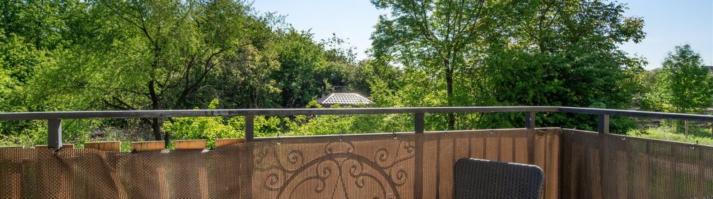 2 pokoje, osobna kuchnia, balkon, garaż