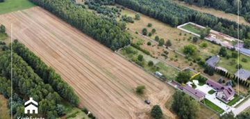 Duża działka przy lesie z dostępem do rzeki.