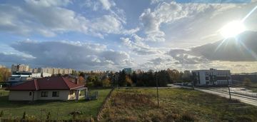 Blisko bródna_dla rodziny_ z poddazem_blisko metro