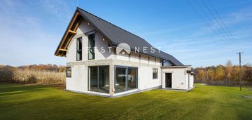 Duży dom w garażem na dwa samochody