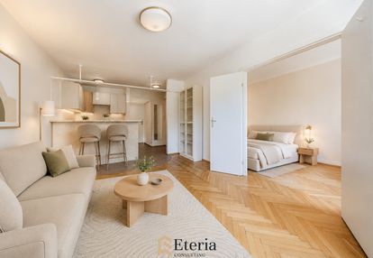 Smolna-śródmieście-2 pokoje-kultowy młotek- 35 m²