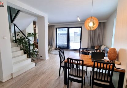 Nowoczesny dom na ogrodzonym osiedlu - arturówek