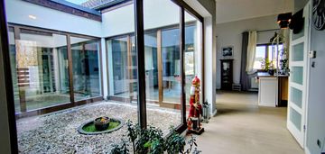 Dom z solarnym atrium