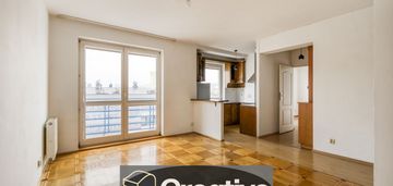 Świetne 2 pokoje z balkonem. nowszy blok. garaż.