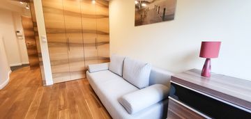 Dwupokojowy apartament przy metrze wilanowska