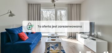Nowoczesne wygodne mieszkanie z halą garażową