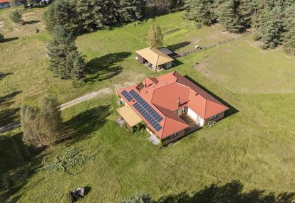 Dom bezemisyjny w cichej okolicy.