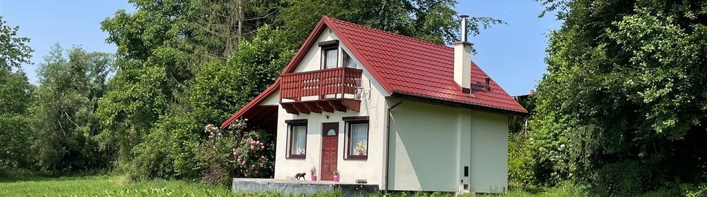 Dom nad stawem pod dębami